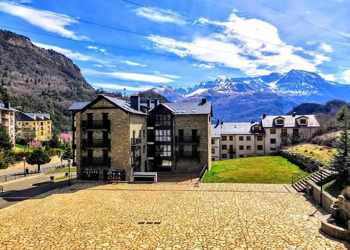 La Casa De Ra - Tucasaenlospirineos *